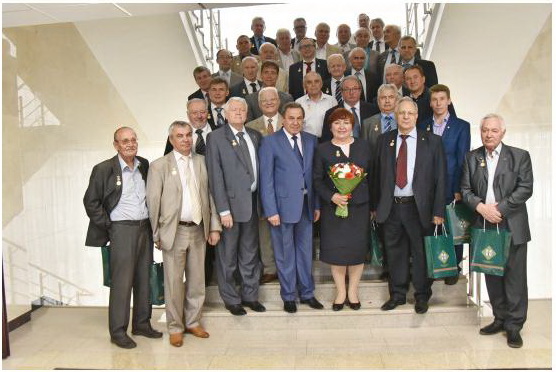 Губернатор вручил юбилейные медали «80 лет Новосибирской области» учёным СО РАН